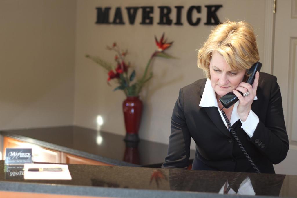 Maverick Motor Inn And Waterslide Kamloops Exterior photo