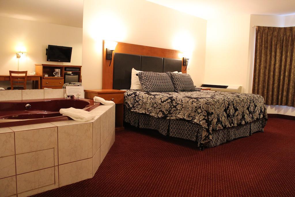 Maverick Motor Inn And Waterslide Kamloops Room photo